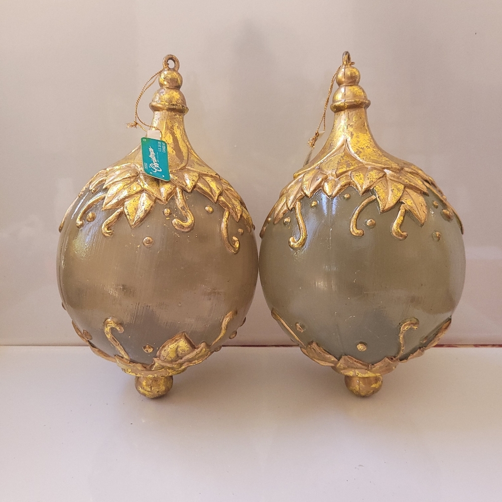 Beautiful Large Vintage Gold Finial Ball Christmas Ornament. Acrylic Handpainted
